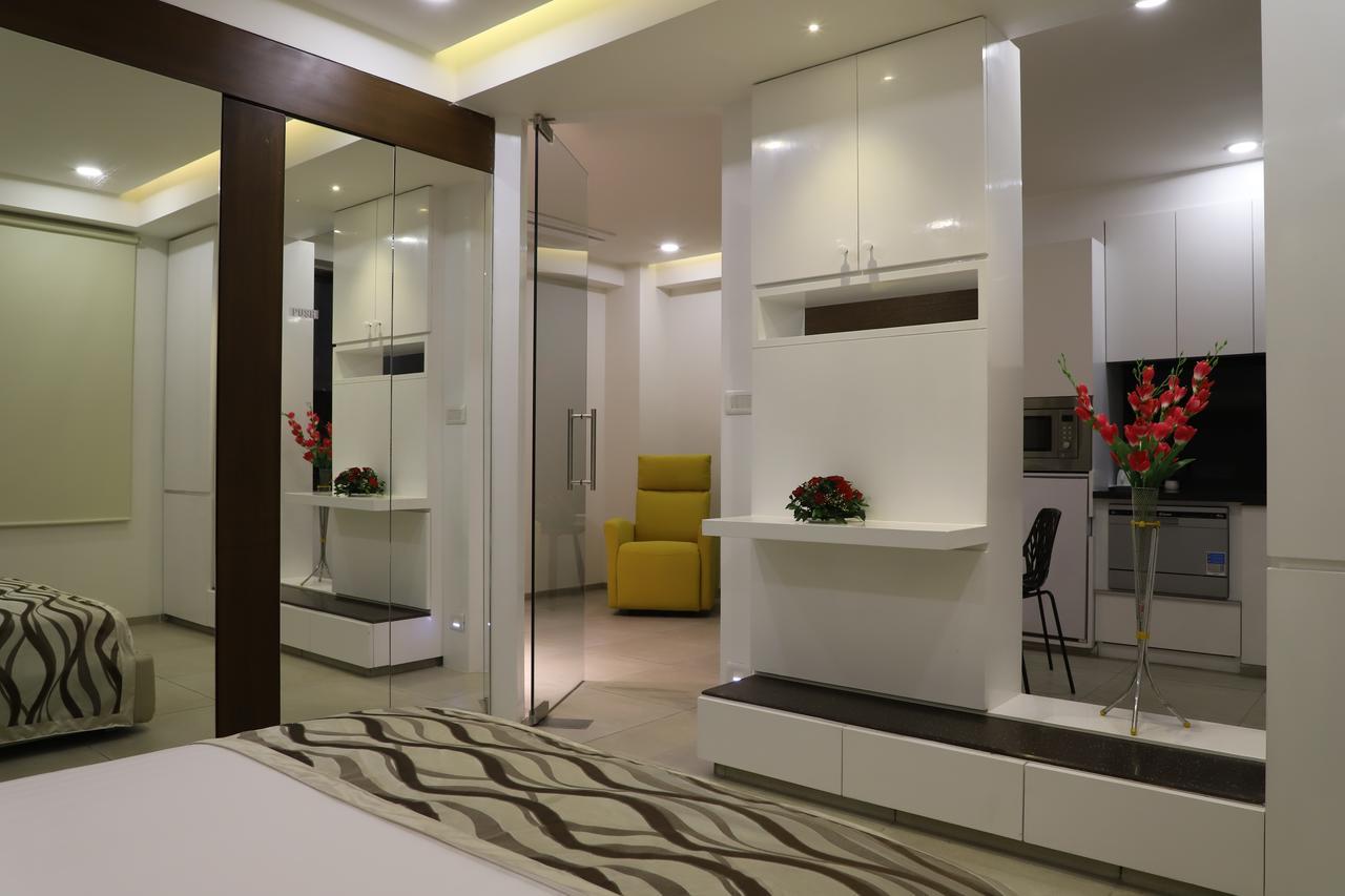 Hotel Ebony Residency Ahmedabad Esterno foto