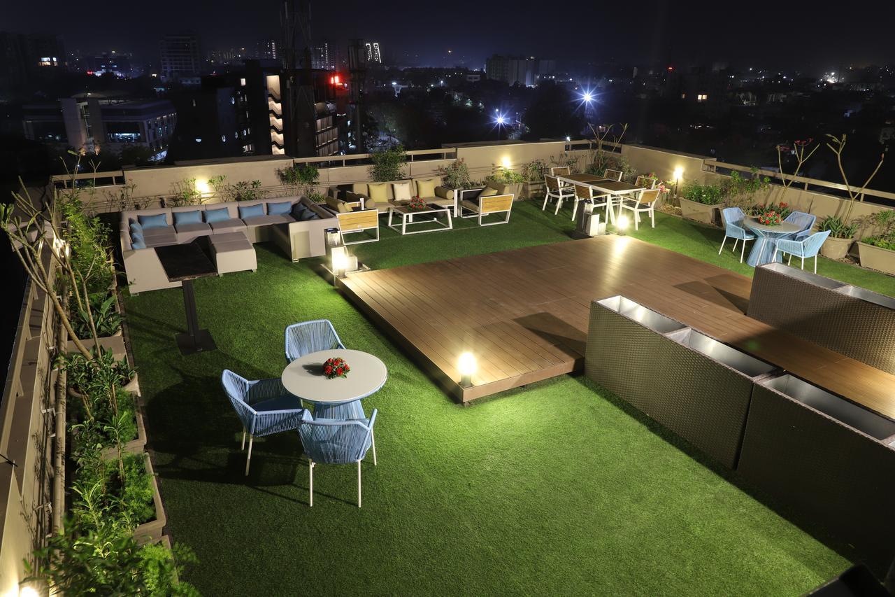 Hotel Ebony Residency Ahmedabad Esterno foto