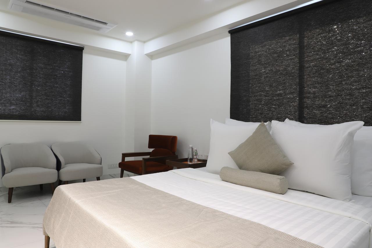 Hotel Ebony Residency Ahmedabad Esterno foto