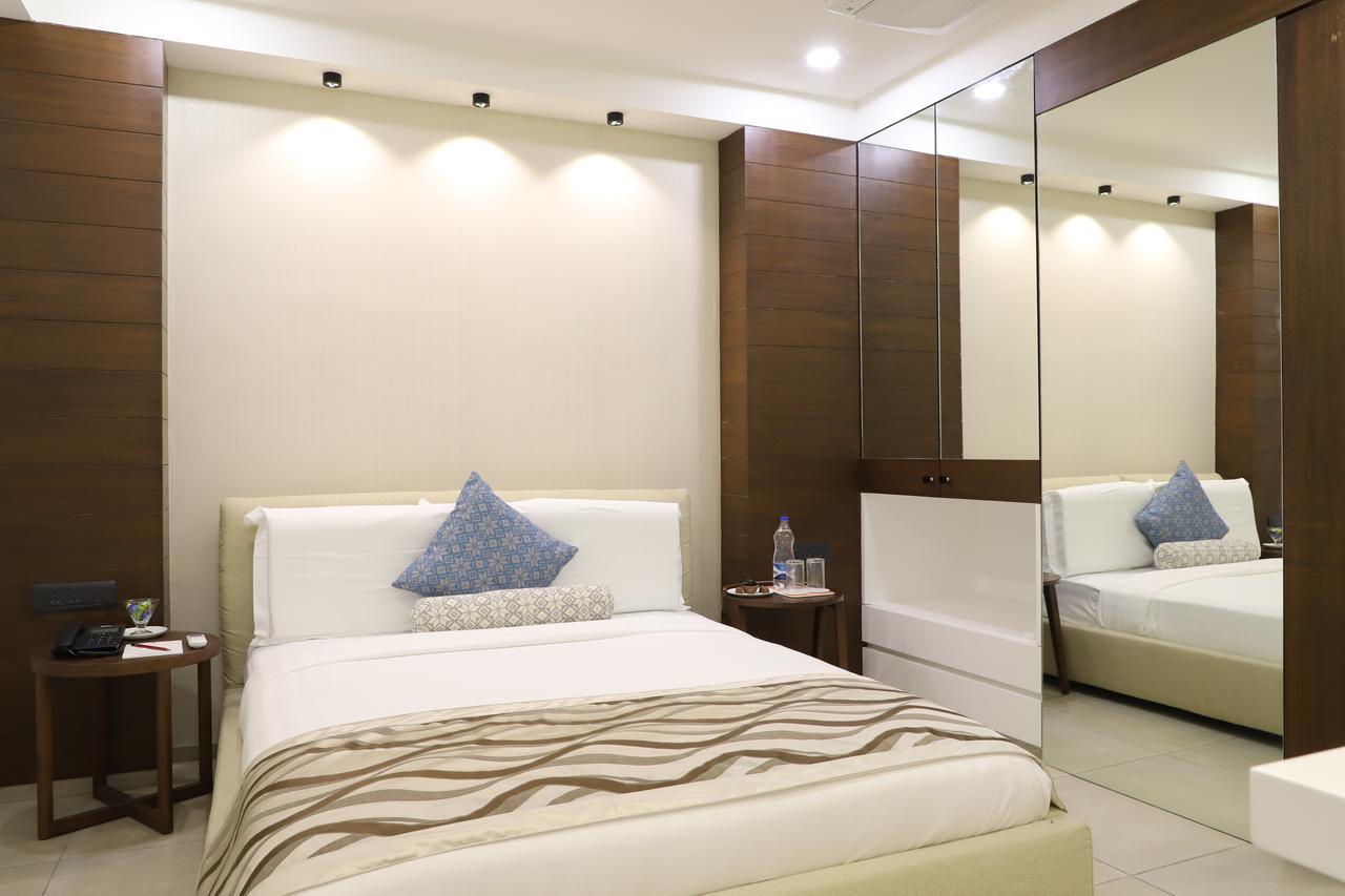 Hotel Ebony Residency Ahmedabad Esterno foto