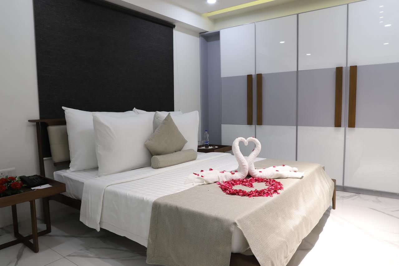Hotel Ebony Residency Ahmedabad Esterno foto
