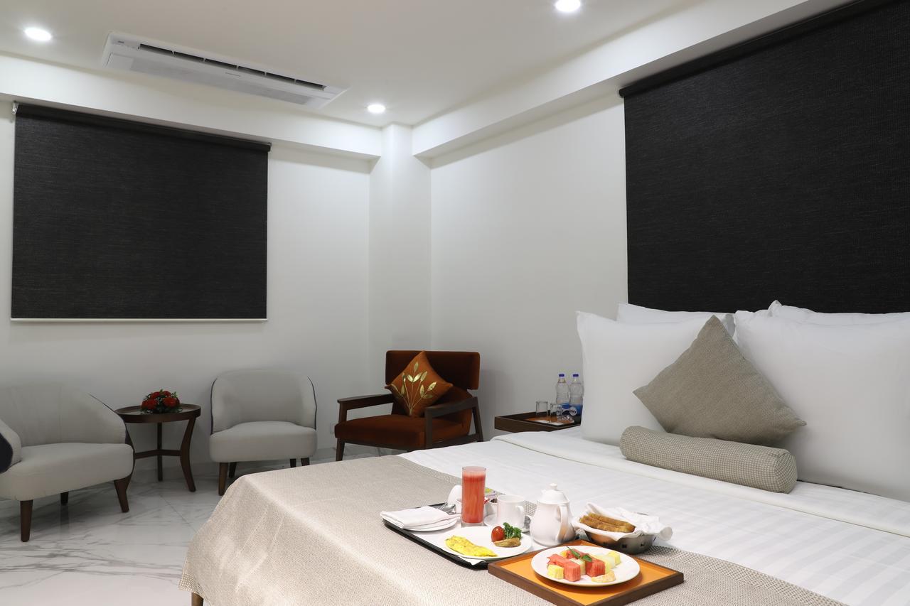 Hotel Ebony Residency Ahmedabad Esterno foto