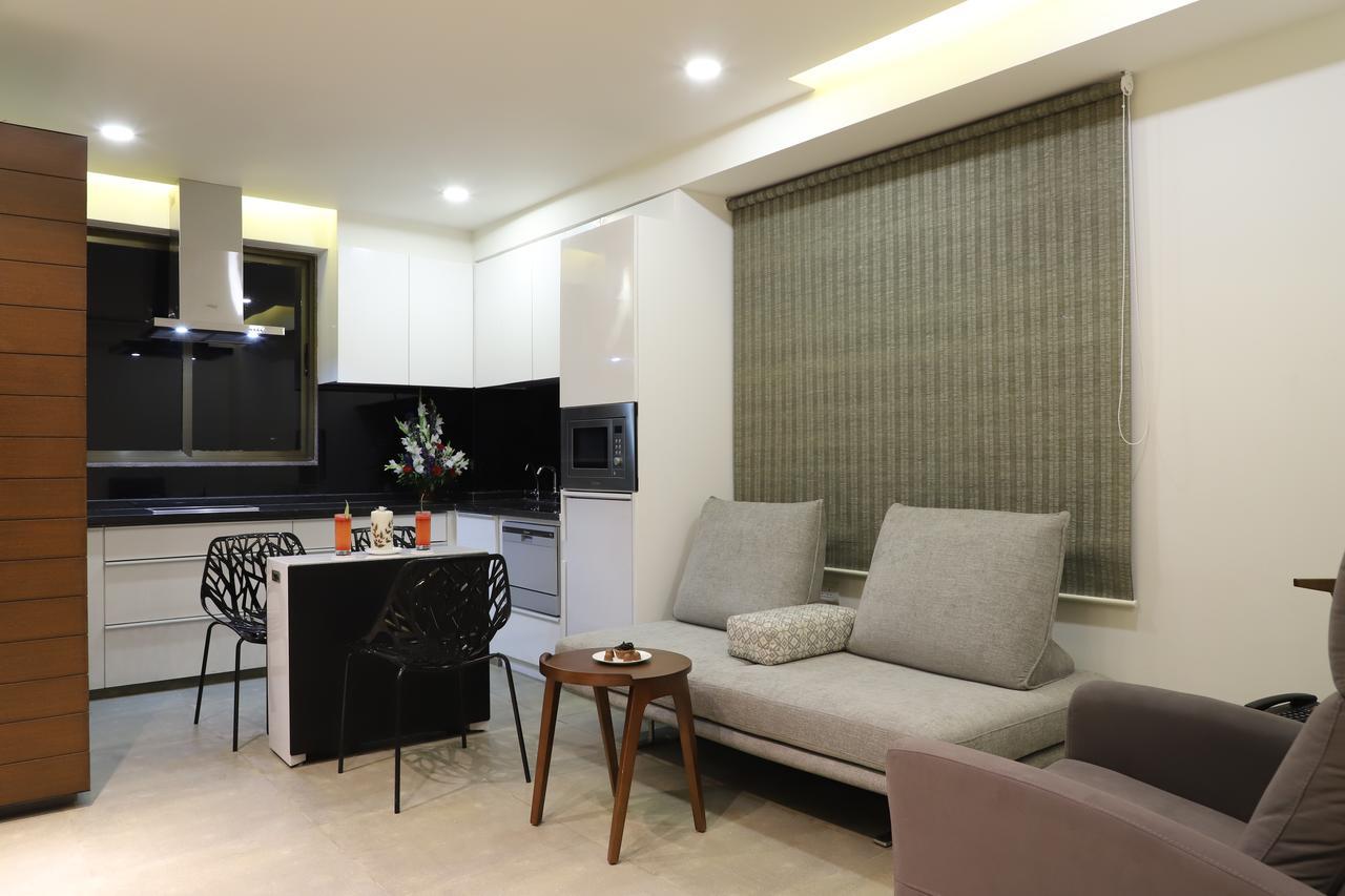 Hotel Ebony Residency Ahmedabad Esterno foto