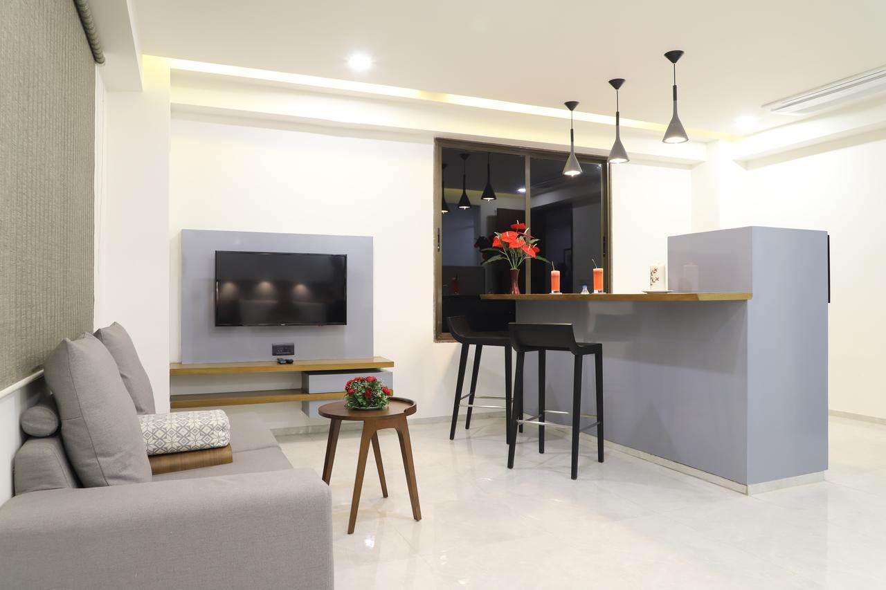 Hotel Ebony Residency Ahmedabad Esterno foto
