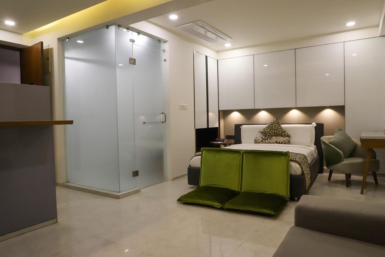 Hotel Ebony Residency Ahmedabad Esterno foto