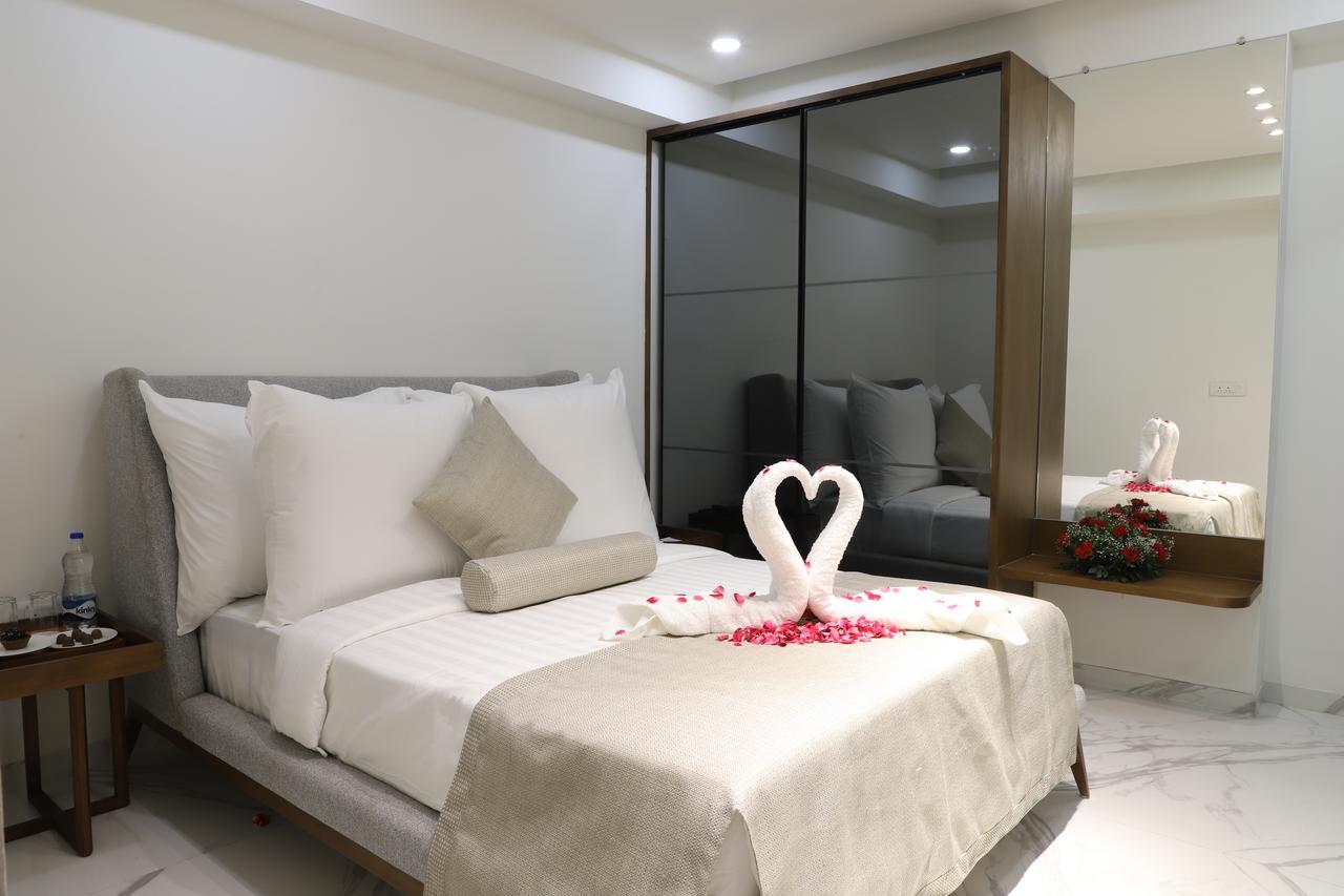 Hotel Ebony Residency Ahmedabad Esterno foto