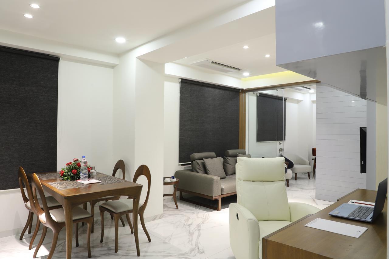Hotel Ebony Residency Ahmedabad Esterno foto