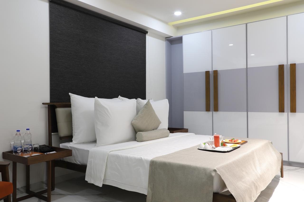 Hotel Ebony Residency Ahmedabad Esterno foto