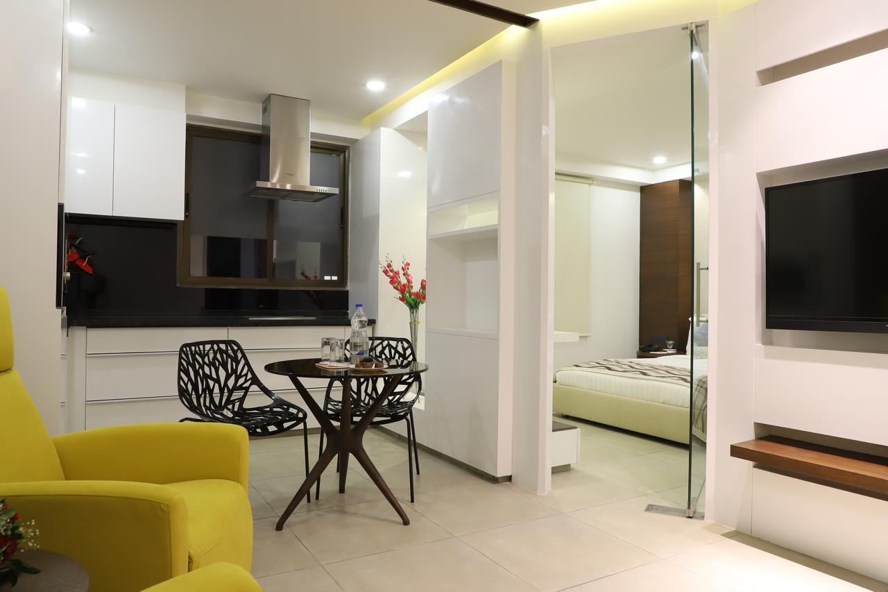 Hotel Ebony Residency Ahmedabad Esterno foto