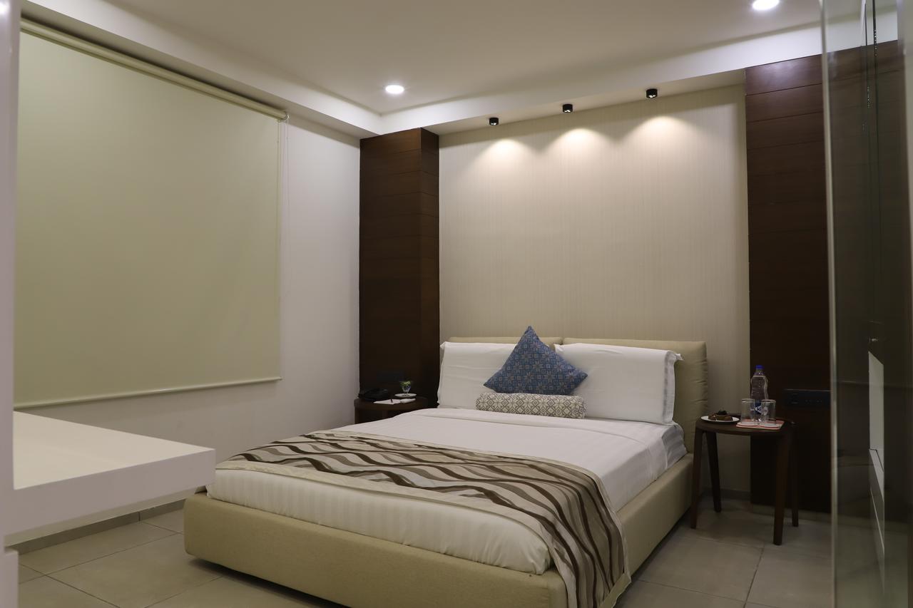 Hotel Ebony Residency Ahmedabad Esterno foto