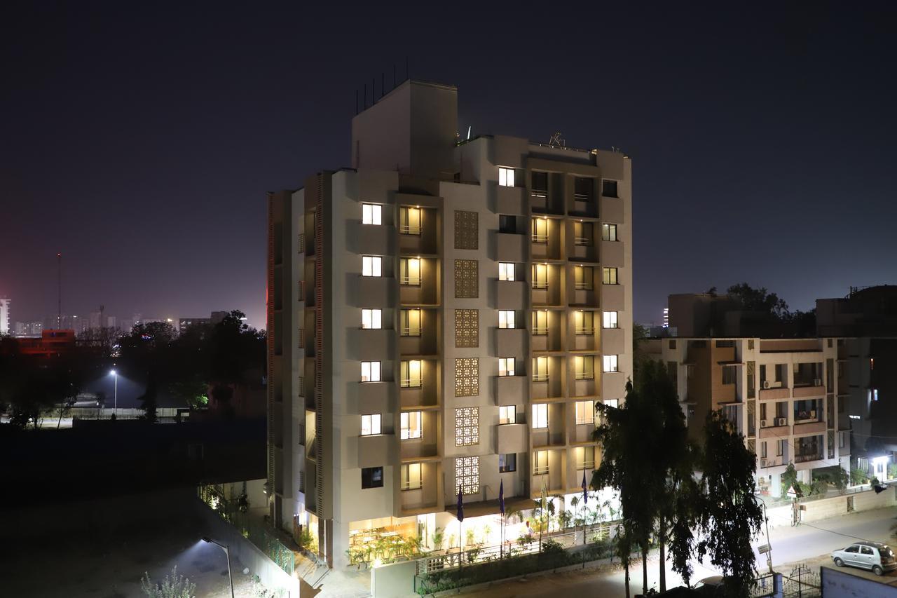 Hotel Ebony Residency Ahmedabad Esterno foto