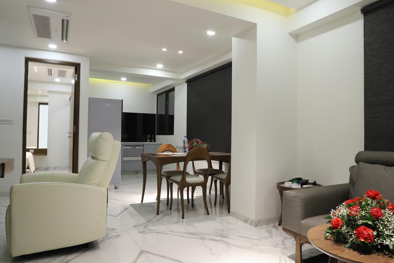 Hotel Ebony Residency Ahmedabad Esterno foto