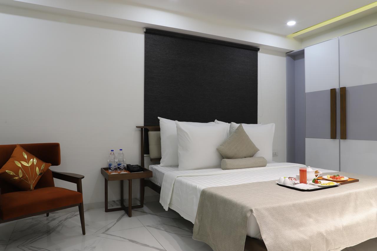 Hotel Ebony Residency Ahmedabad Esterno foto