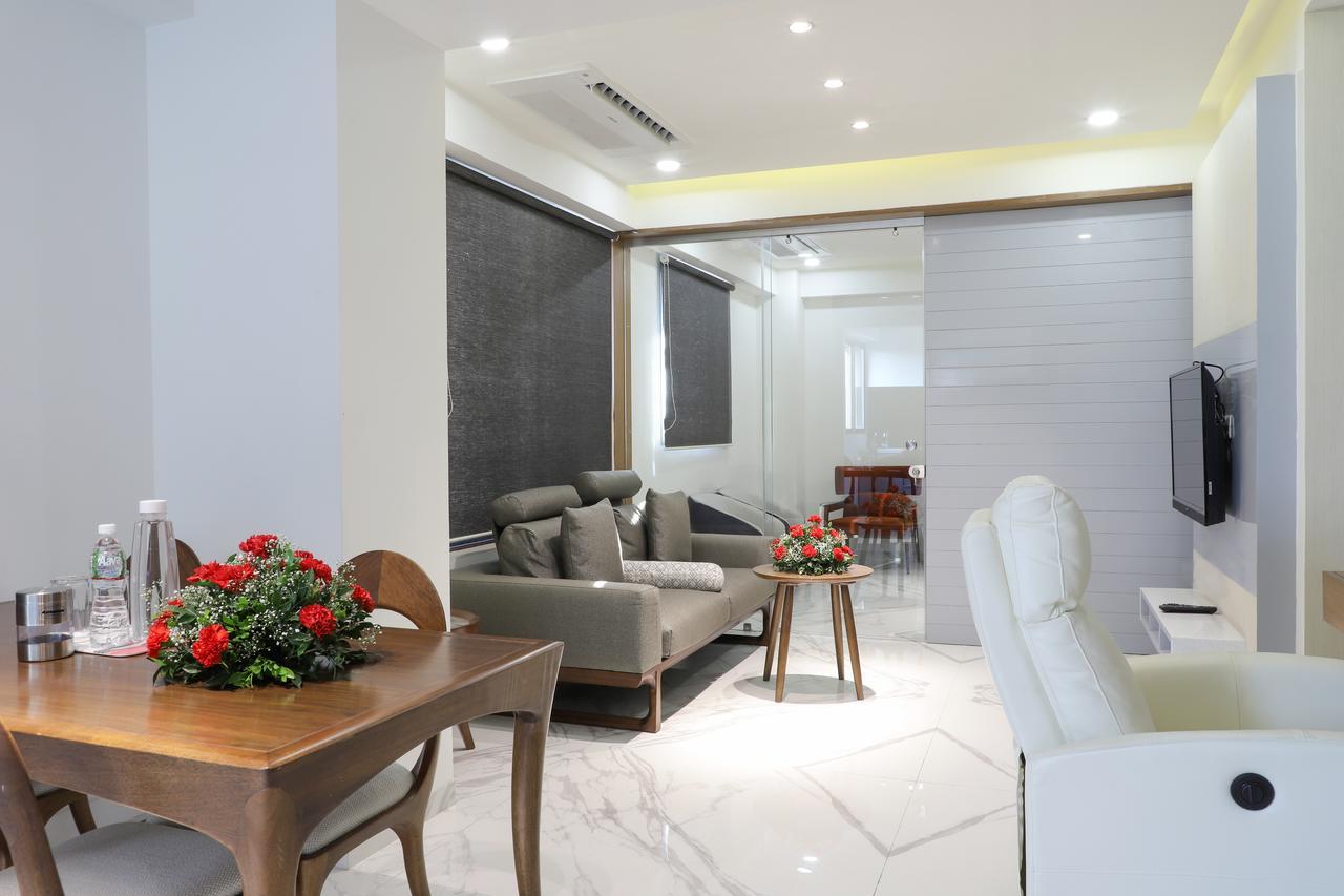 Hotel Ebony Residency Ahmedabad Esterno foto