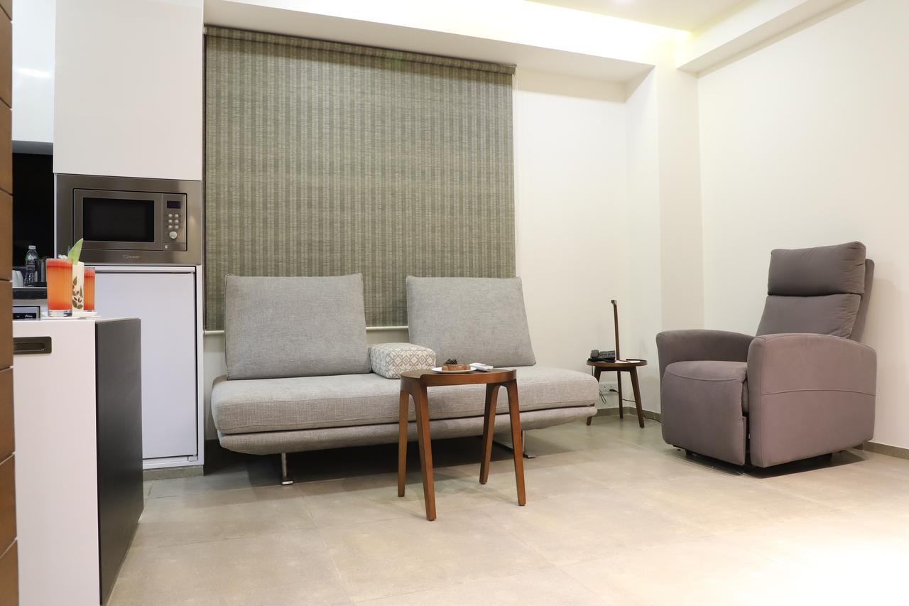 Hotel Ebony Residency Ahmedabad Esterno foto