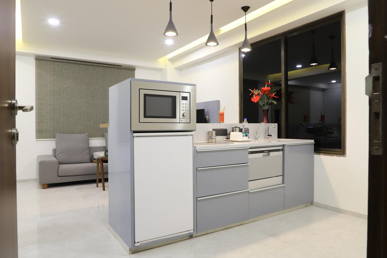 Hotel Ebony Residency Ahmedabad Esterno foto