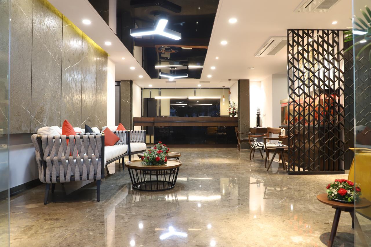 Hotel Ebony Residency Ahmedabad Esterno foto