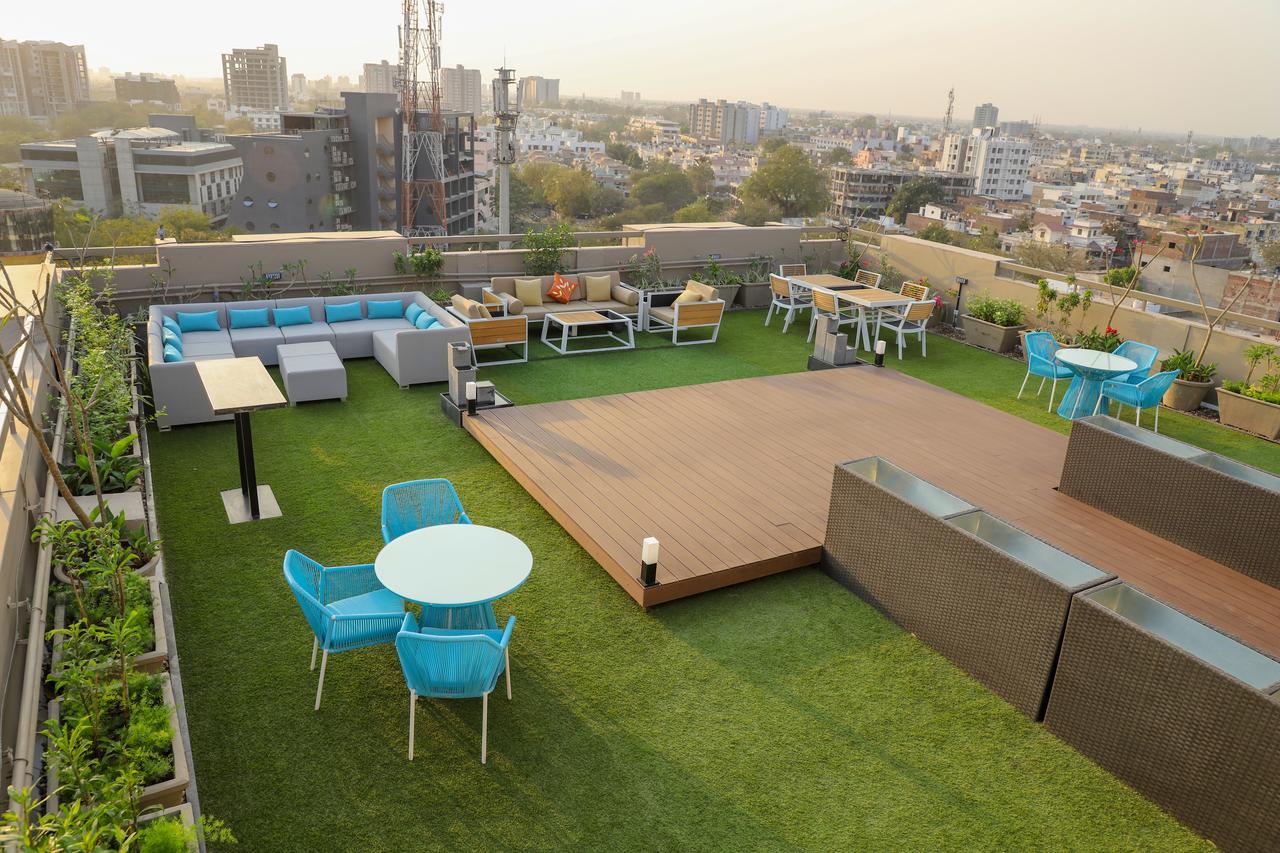 Hotel Ebony Residency Ahmedabad Esterno foto