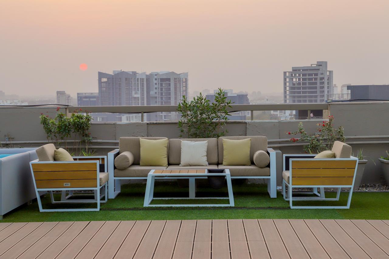 Hotel Ebony Residency Ahmedabad Esterno foto